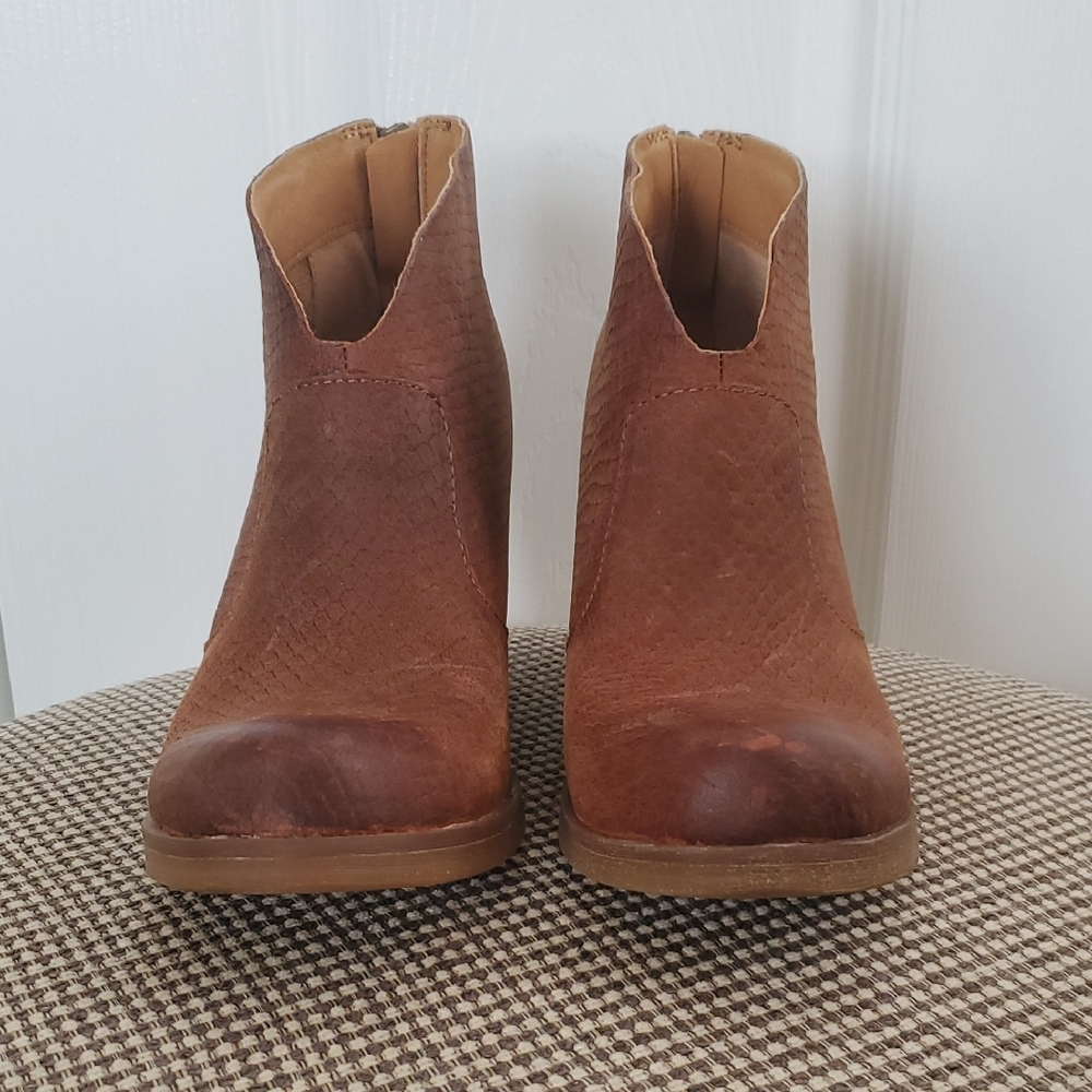Korks "Gemini" Leather Ankle Boots